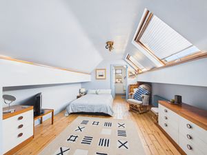 Bedroom- click for photo gallery